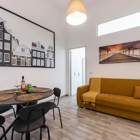 Sun House * Bari